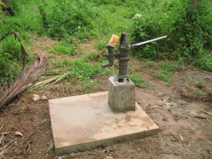 Hand pump well